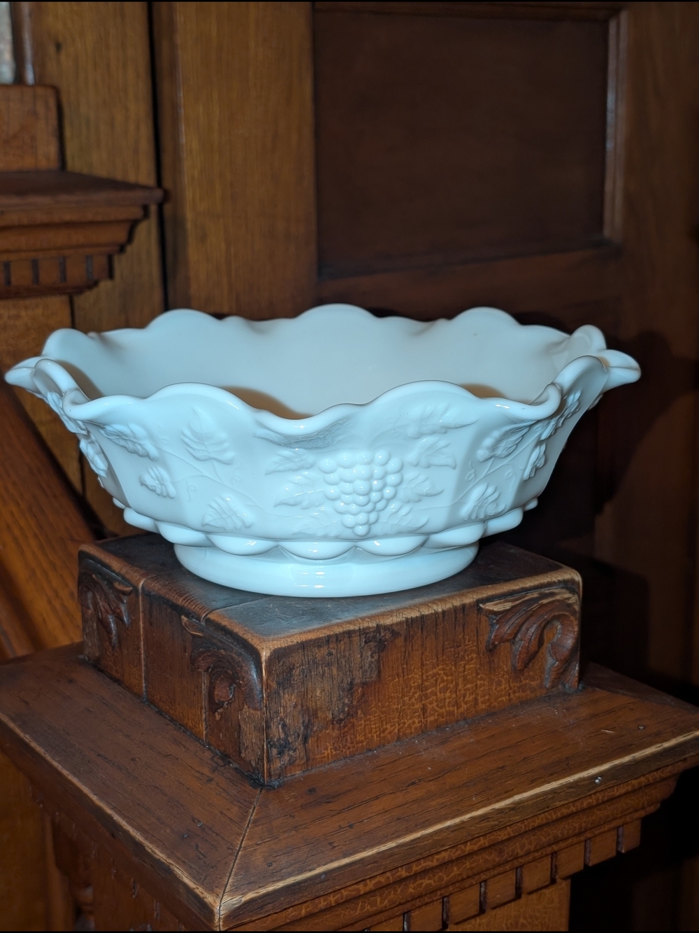 Vintage Westmoreland Milk Glass Candy Fruit Bowl Grape Leaf Design